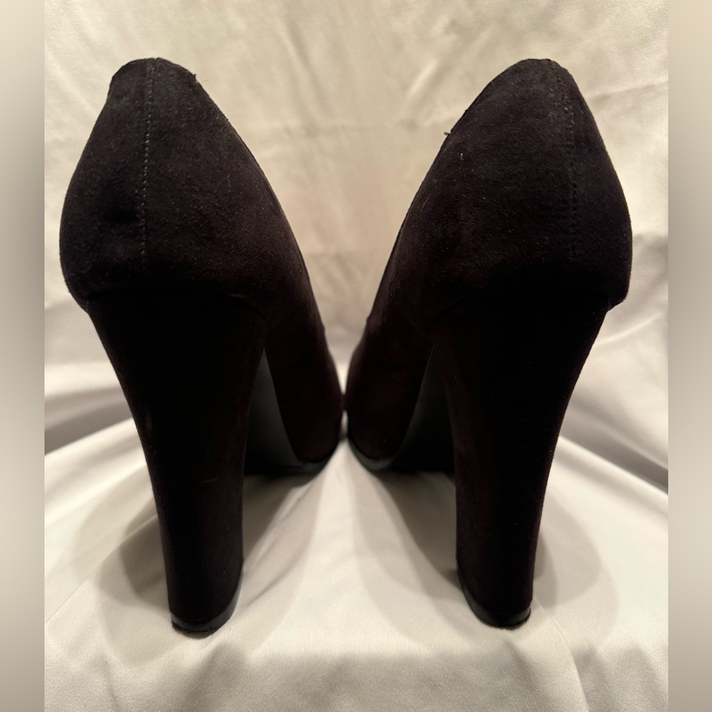 Mossimo Black Suede 5” Platforms - size 8 - Picture 4 of 8